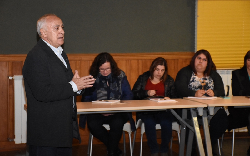 Catedrático español realiza capacitación a equipo directivo del LSMF e invitados
