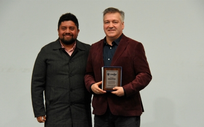 CORMUNAT reconoció al Profesor Carlos Almonacid por sus años de servicio.