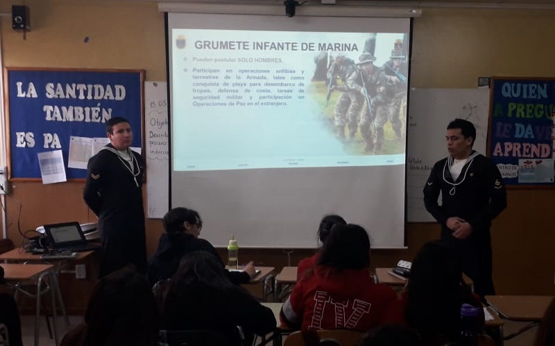 Armada de Chile realizó charla a jóvenes del LSMF