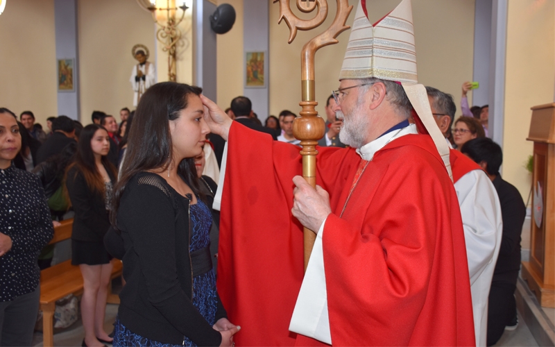 Jóvenes y adultos fueron confirmados en Parroquia María Auxiliadora