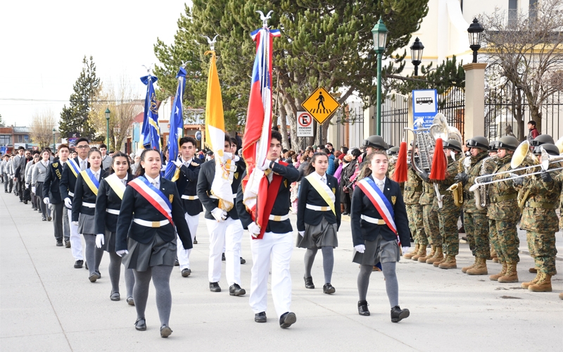 LSMF destacó en desfile aniversario 107 de Puerto Natales