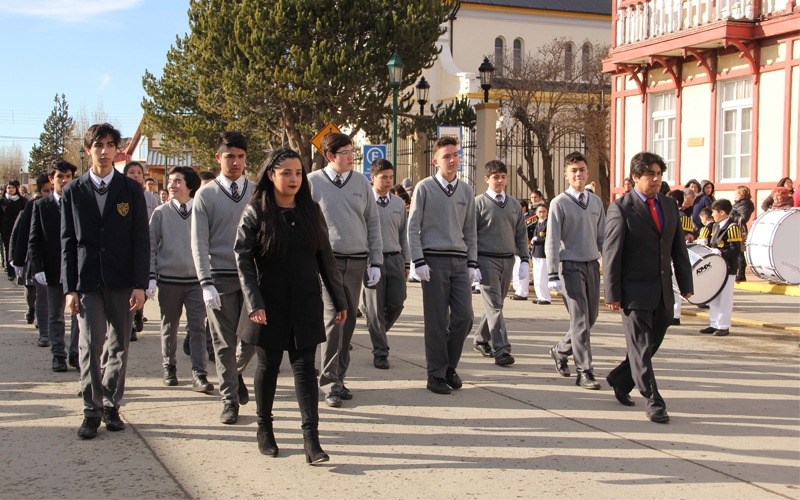 Impecable desfile en los 99 años del Liceo Salesiano Mons. Fagnano