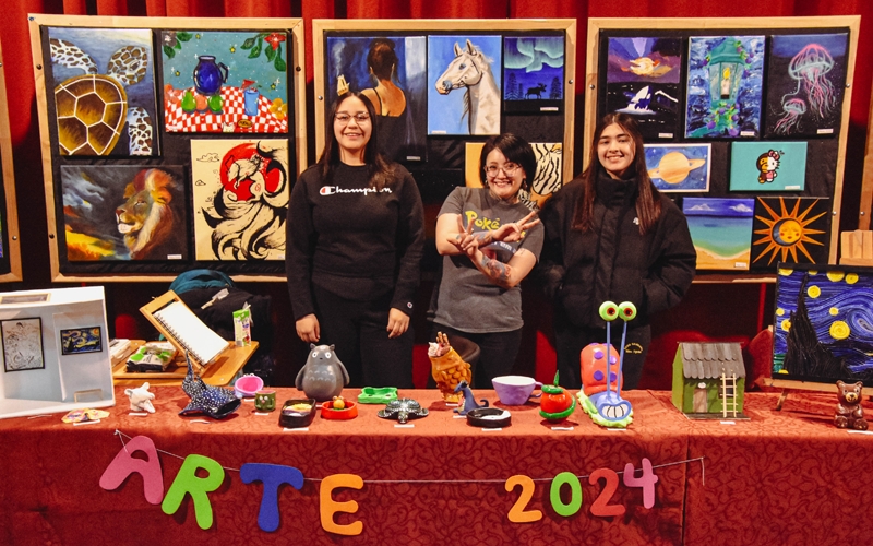 Estudiantes del PD y ACLE de Artes, expresan su creatividad en destacada exposición de obras