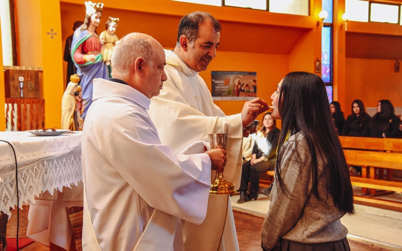 Jóvenes de nuestra Casa Salesiana recibieron por primera vez a Jesús en la Eucaristía