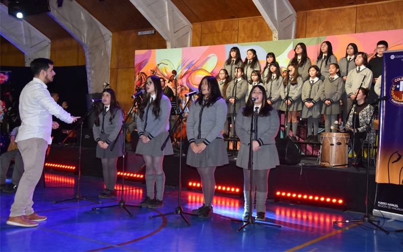 Estudiantes del LSMF destacaron en Encuentro Escolar de Música Folclórica