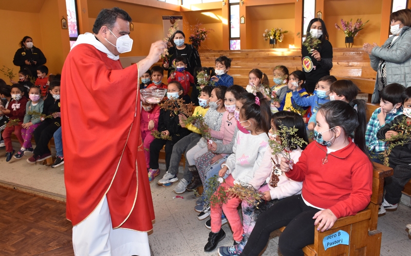 Estudiantes salesianos celebraron el Domingo de Ramos