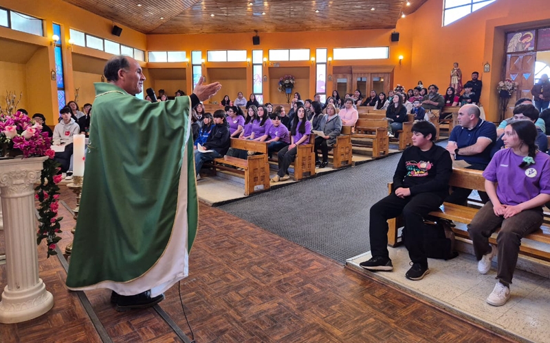 Comunidad Educativa Pastoral celebra con Fe y Devoción a la Virgen María