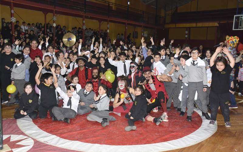 Con gran show de la Compañia Disparate Circo Rock se dio inicio a la Semana Salesiana 2019
