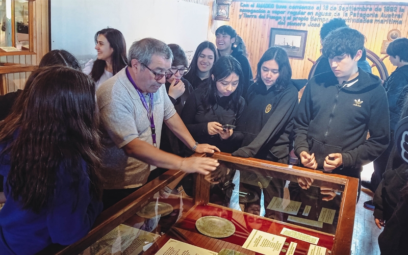 Estudiantes de 2do medio realizaron salida pedagógica a los museos de Punta Arenas