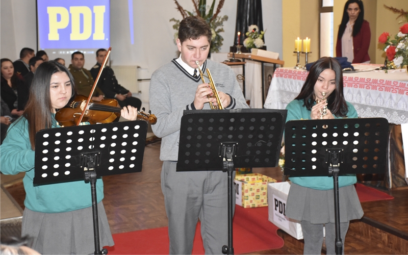 Orquesta Sinfónica participó en misa aniversario de la PDI